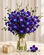 Cargar imagen en el visor de la galería, Blue Fresh Orchid Bouquet with Vase – 10 Stems from Thailand - theflowerscreations