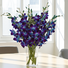 Cargar imagen en el visor de la galería, Blue Fresh Orchid Bouquet with Vase – 10 Stems from Thailand - theflowerscreations